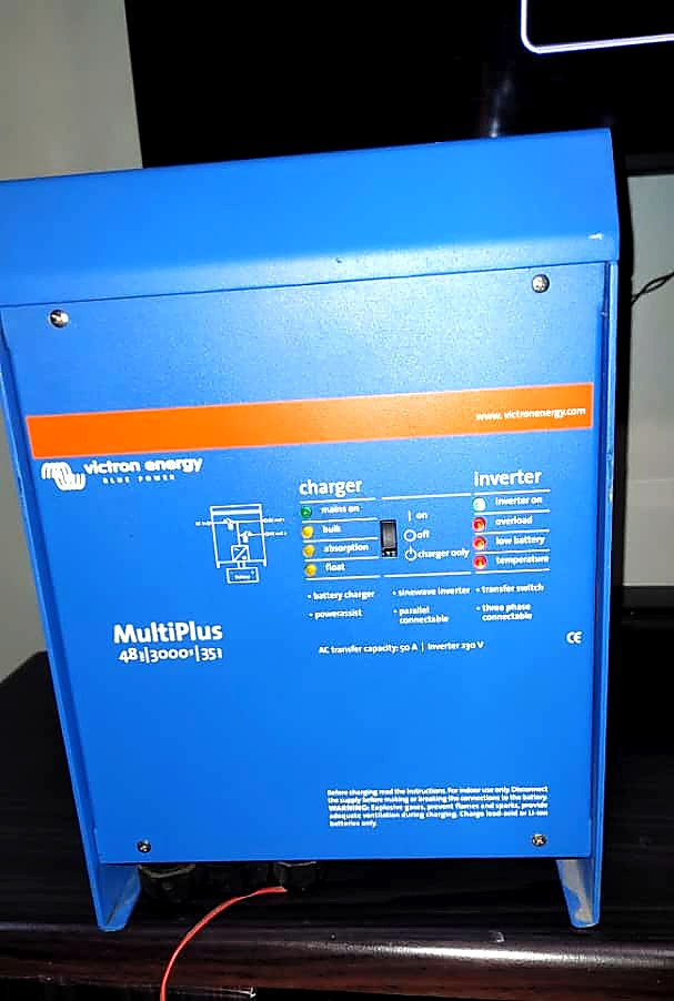Pure Sine Wave Inverter / Charger